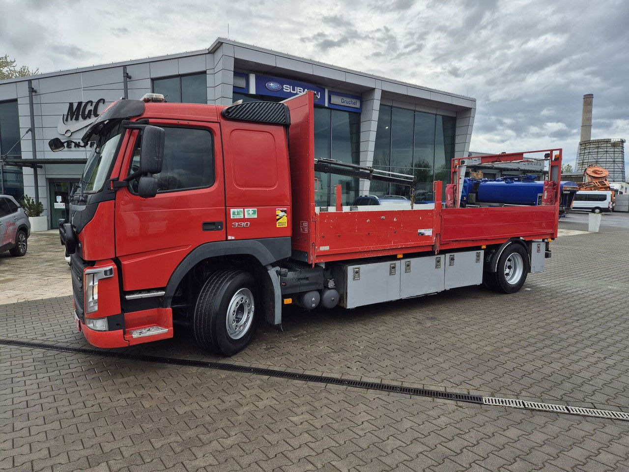 Dropside/ Flatbed truck, Crane truck Volvo FM 330 Webasto / HDS Hiab / 1 Owner: picture 12