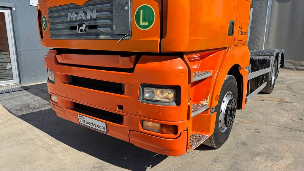 MAN TGA 26.460 6X2 chassis - lifitng axle - Cab chassis truck: picture 2 MAN TGA 26.460 6X2 chassis - lifitng axle - Cab chassis truck: picture 2
