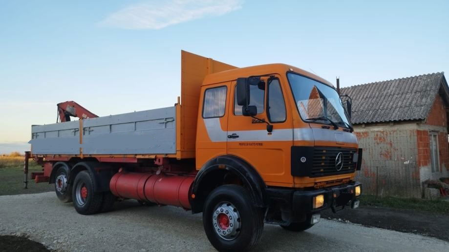 Mercedes-Benz 2228 6x2 stake body - crane - Curtainsider truck: picture 2 Mercedes-Benz 2228 6x2 stake body - crane - Curtainsider truck: picture 2