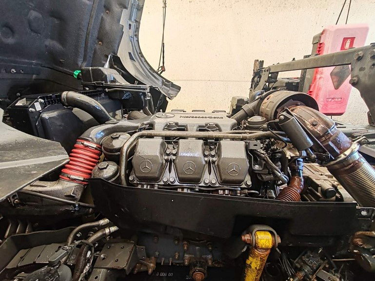 Leasing of Mercedes-Benz Actros 2641 6x4 hiab abroll tipper - spring complete Mercedes-Benz Actros 2641 6x4 hiab abroll tipper - spring complete: picture 18 Leasing of Mercedes-Benz Actros 2641 6x4 hiab abroll tipper - spring complete Mercedes-Benz Actros 2641 6x4 hiab abroll tipper - spring complete: picture 18