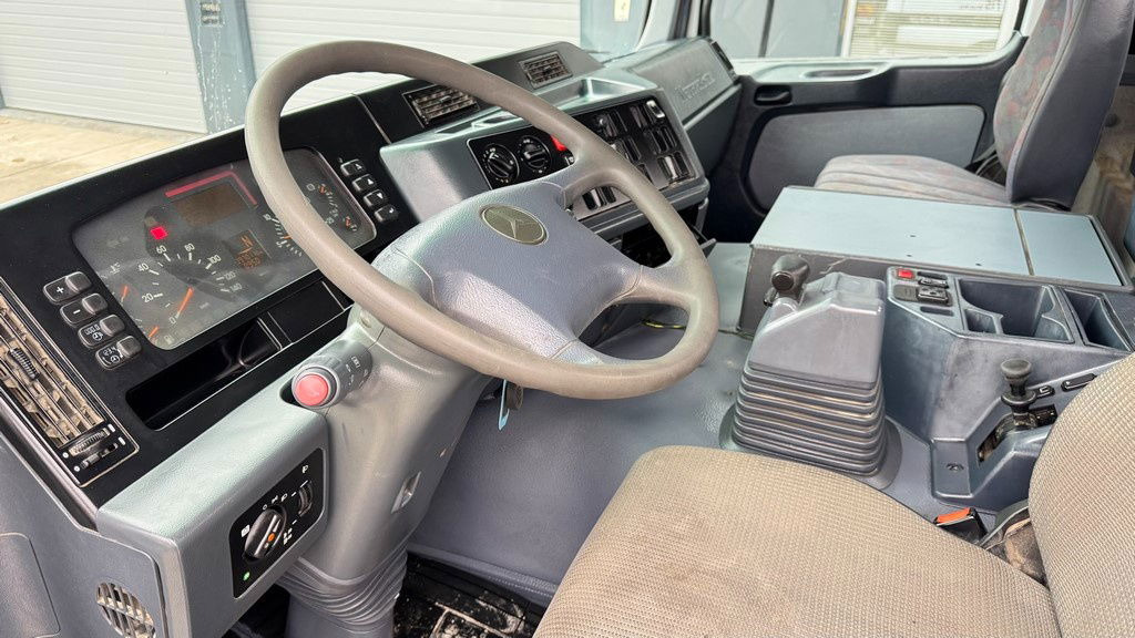 Cab chassis truck Mercedes-Benz Actros 3331 B 6x4 chassis - big axle: picture 25 Cab chassis truck Mercedes-Benz Actros 3331 B 6x4 chassis - big axle: picture 25