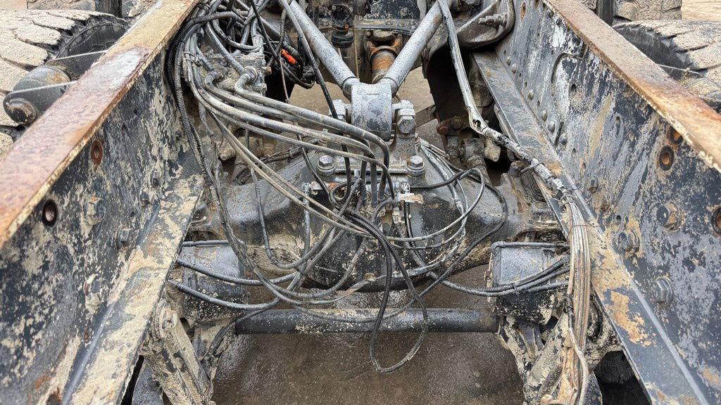 Cab chassis truck Mercedes-Benz Actros 3331 B 6x4 chassis - big axle: picture 16 Cab chassis truck Mercedes-Benz Actros 3331 B 6x4 chassis - big axle: picture 16