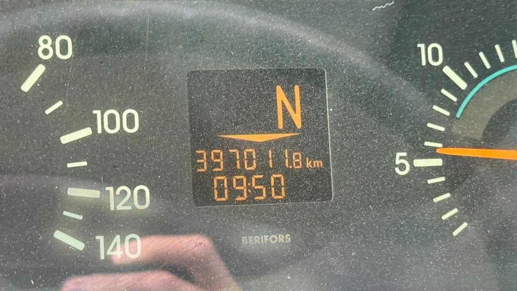 Cab chassis truck Mercedes-Benz Actros 3331 B 6x4 chassis - big axle: picture 27 Cab chassis truck Mercedes-Benz Actros 3331 B 6x4 chassis - big axle: picture 27