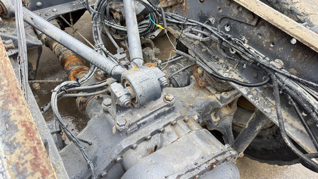 Cab chassis truck Mercedes-Benz Actros 3331 B 6x4 chassis - big axle: picture 15 Cab chassis truck Mercedes-Benz Actros 3331 B 6x4 chassis - big axle: picture 15