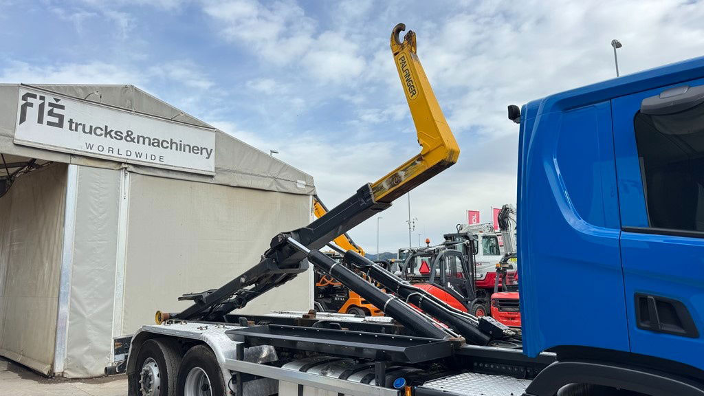 Container transporter/ Swap body truck Scania P 360 6x2 palfinger abroll tipper - steering axle: picture 10 Container transporter/ Swap body truck Scania P 360 6x2 palfinger abroll tipper - steering axle: picture 10