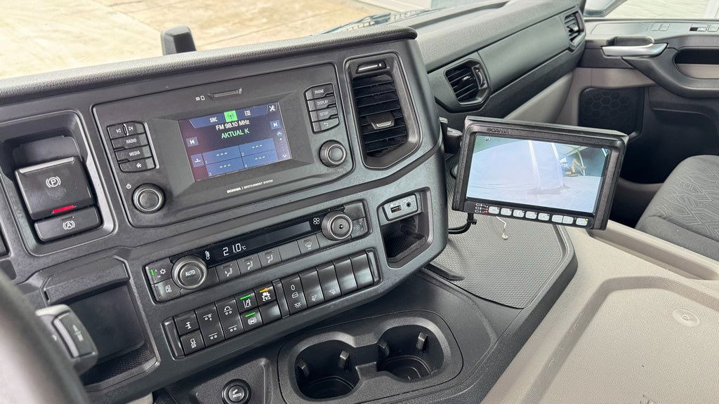 Container transporter/ Swap body truck Scania P 360 6x2 palfinger abroll tipper - steering axle: picture 29 Container transporter/ Swap body truck Scania P 360 6x2 palfinger abroll tipper - steering axle: picture 29