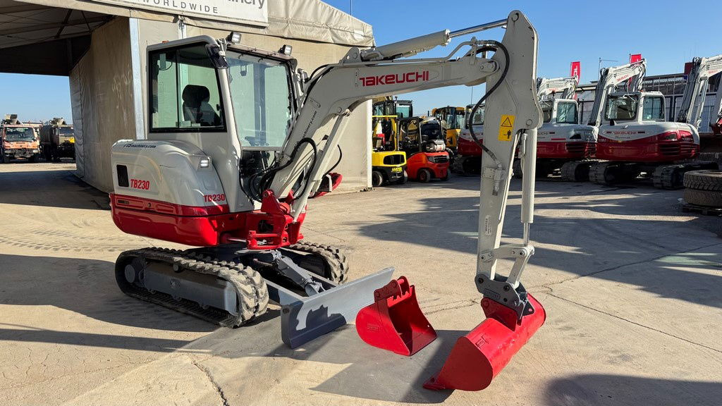 Takeuchi TB230 - 2019 Year - 2435 Hours - 2X Buckets - NEW Tracks - Mini excavator: picture 5 Takeuchi TB230 - 2019 Year - 2435 Hours - 2X Buckets - NEW Tracks - Mini excavator: picture 5