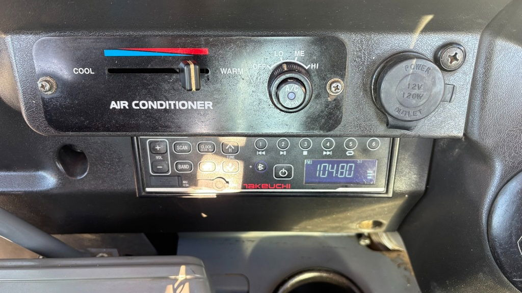 Mini excavator Takeuchi TB250-2 - 2021 Year - 1825 Hours - Powertilt -3X Buckets: picture 14 Mini excavator Takeuchi TB250-2 - 2021 Year - 1825 Hours - Powertilt -3X Buckets: picture 14