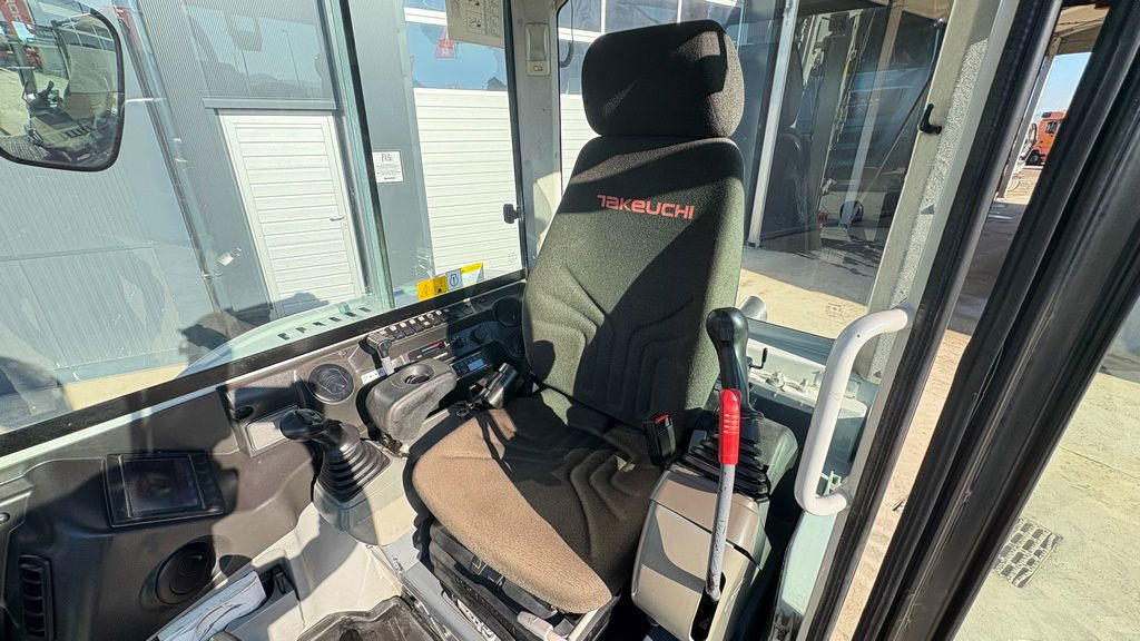 Mini excavator Takeuchi TB250-2 - 2021 Year - 1825 Hours - Powertilt -3X Buckets: picture 17 Mini excavator Takeuchi TB250-2 - 2021 Year - 1825 Hours - Powertilt -3X Buckets: picture 17