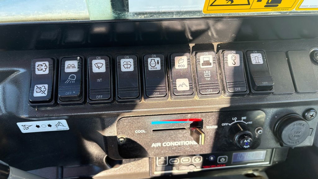 Mini excavator Takeuchi TB250-2 - 2021 Year - 1825 Hours - Powertilt -3X Buckets: picture 13 Mini excavator Takeuchi TB250-2 - 2021 Year - 1825 Hours - Powertilt -3X Buckets: picture 13