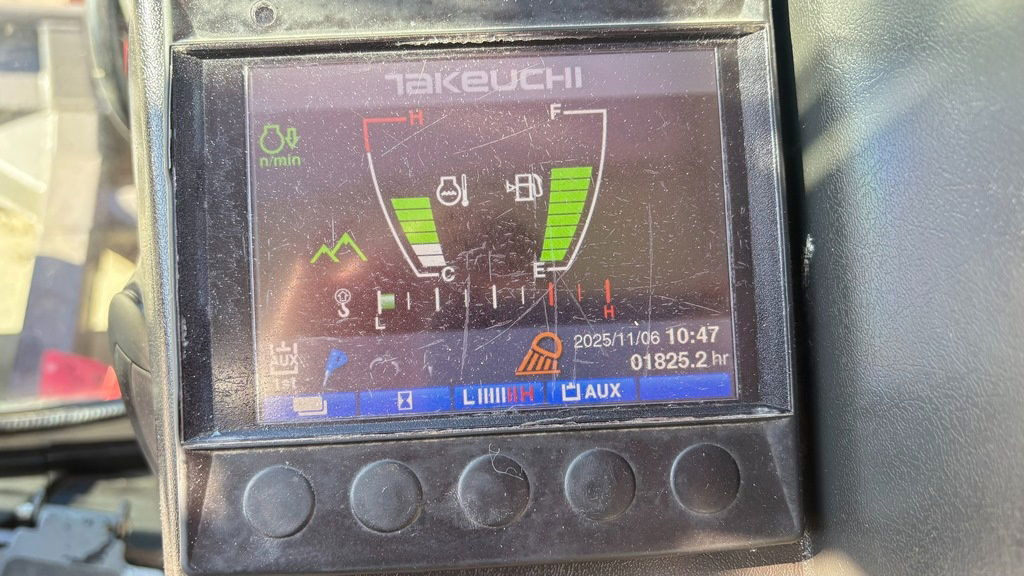 Mini excavator Takeuchi TB250-2 - 2021 Year - 1825 Hours - Powertilt -3X Buckets: picture 12 Mini excavator Takeuchi TB250-2 - 2021 Year - 1825 Hours - Powertilt -3X Buckets: picture 12