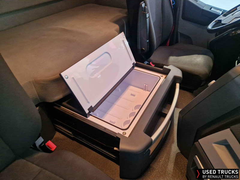 Renault Trucks T - Tractor unit: picture 5 Renault Trucks T - Tractor unit: picture 5