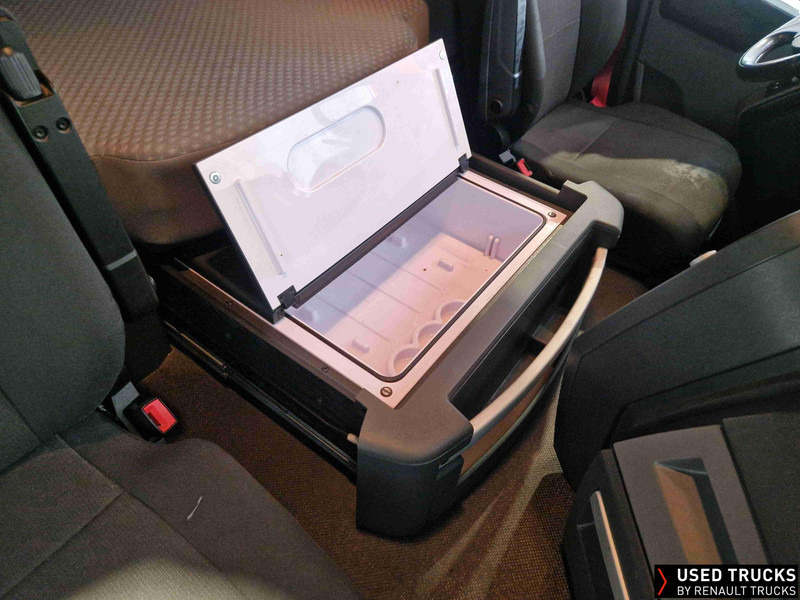 Renault Trucks T - Tractor unit: picture 5 Renault Trucks T - Tractor unit: picture 5