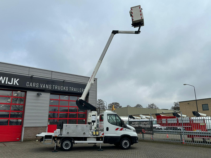 Iveco Daily 35S14 APK 29-08-2026, 4x gestempeld Km 65.025 - Commercial vehicle: picture 2 Iveco Daily 35S14 APK 29-08-2026, 4x gestempeld Km 65.025 - Commercial vehicle: picture 2