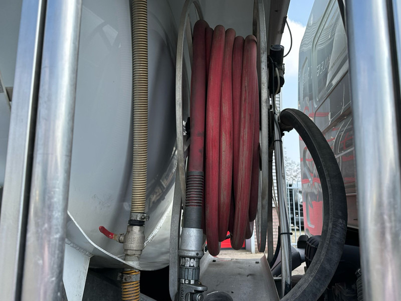 Renault Premium 300.19 - Tank truck: picture 5 Renault Premium 300.19 - Tank truck: picture 5