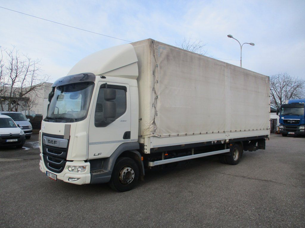 DAF LF 12.260 - Curtainsider truck: picture 1 DAF LF 12.260 - Curtainsider truck: picture 1