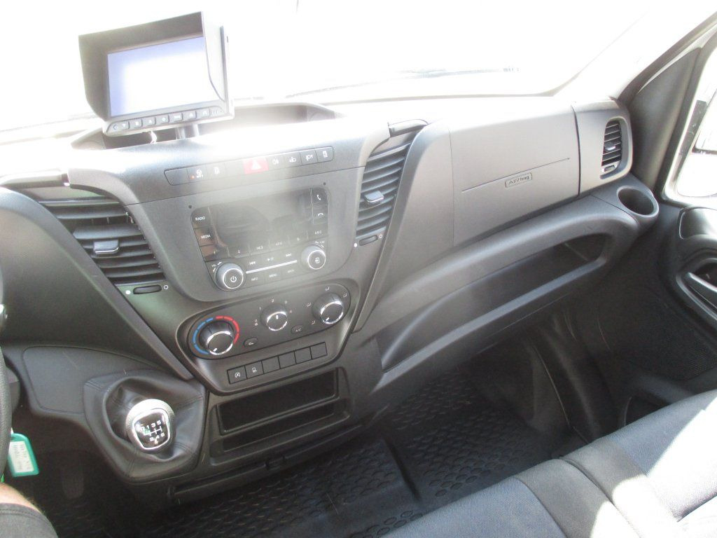 Panel van Iveco Daily 35S16: picture 10