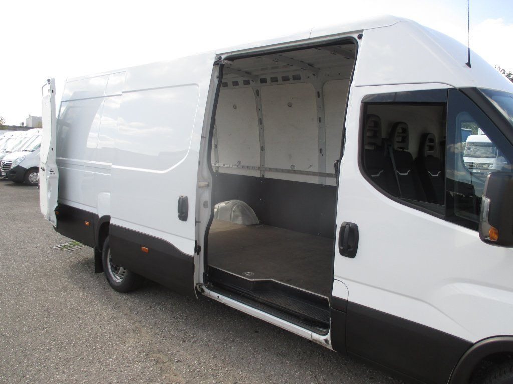 Panel van Iveco Daily 35S16: picture 7