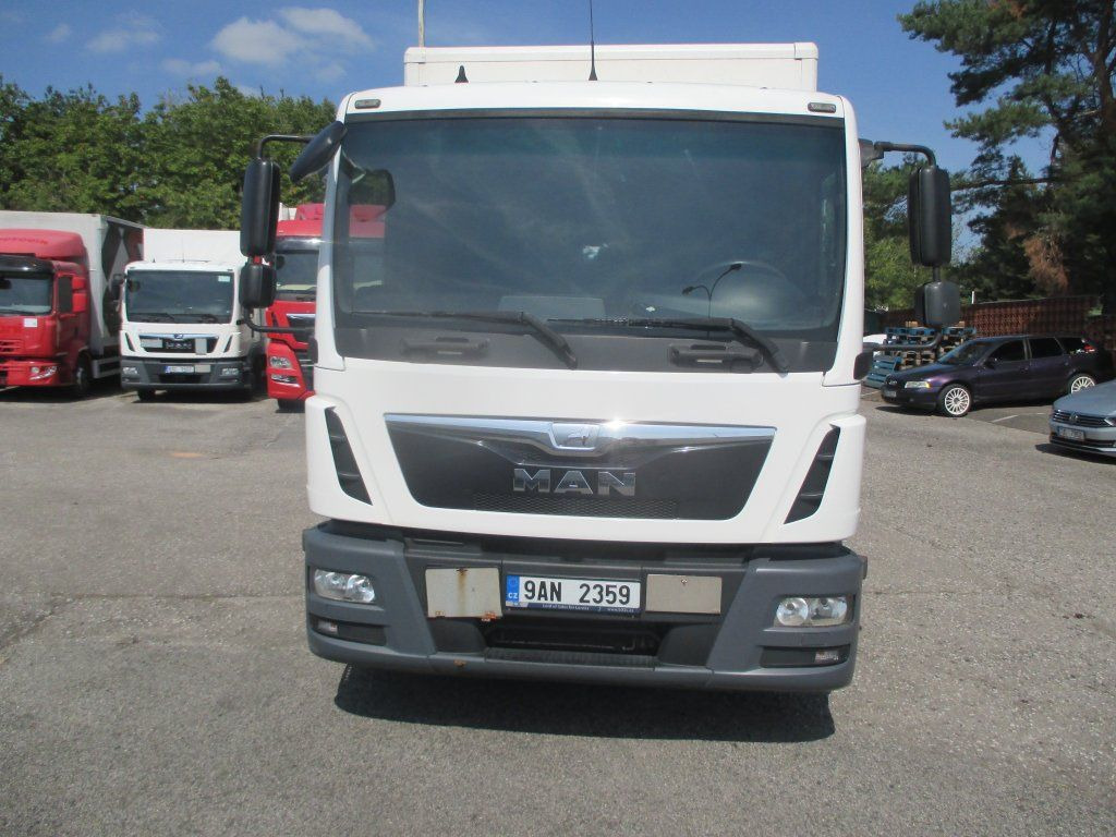 MAN TGL 12.250 MAN TGL 12.220 - Box truck: picture 2 MAN TGL 12.250 MAN TGL 12.220 - Box truck: picture 2