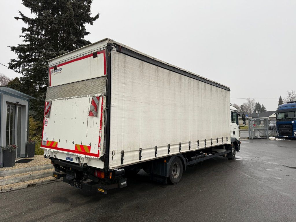 MAN TGL12.220 EURO 5 - Curtainsider truck: picture 4 MAN TGL12.220 EURO 5 - Curtainsider truck: picture 4