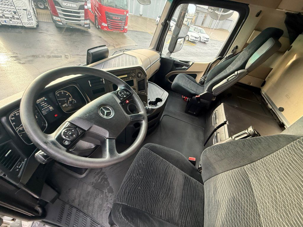 Leasing of Mercedes-Benz 1845 Actros EURO 6 Mercedes-Benz 1845 Actros EURO 6: picture 12 Leasing of Mercedes-Benz 1845 Actros EURO 6 Mercedes-Benz 1845 Actros EURO 6: picture 12