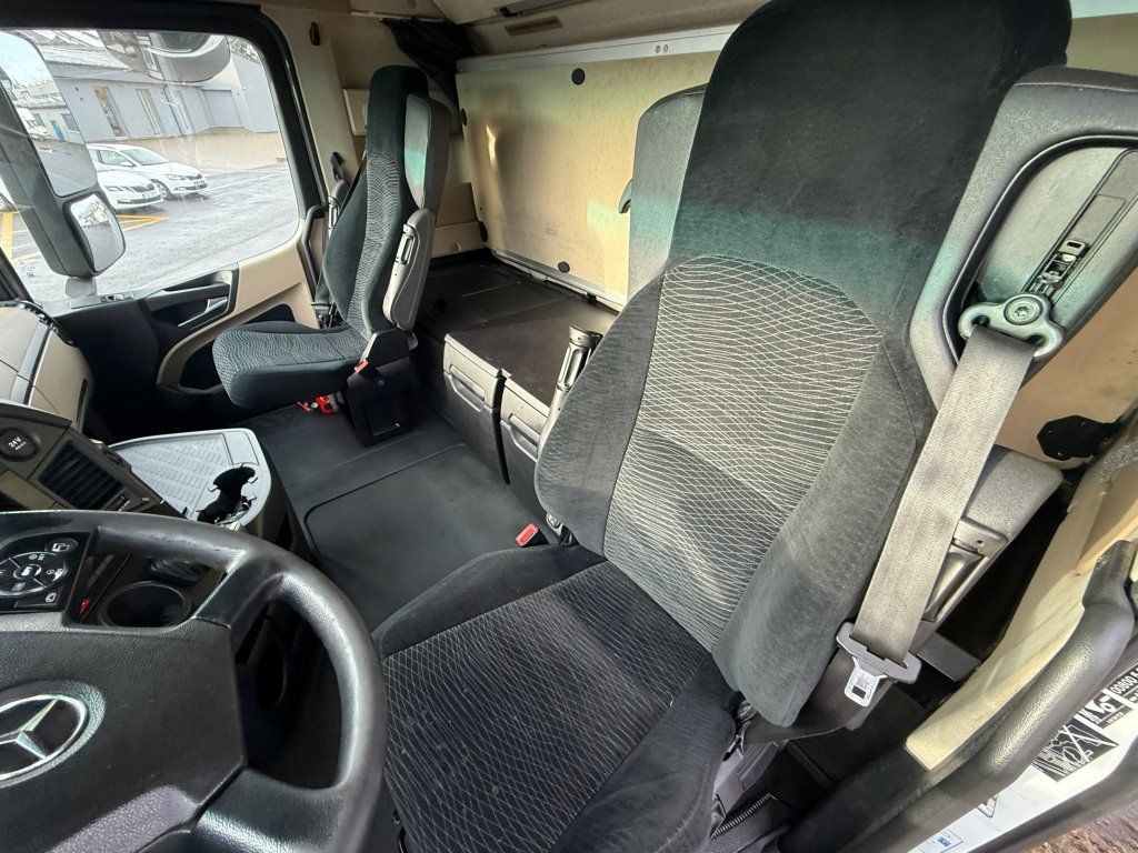 Leasing of Mercedes-Benz 1845 Actros EURO 6 Mercedes-Benz 1845 Actros EURO 6: picture 13 Leasing of Mercedes-Benz 1845 Actros EURO 6 Mercedes-Benz 1845 Actros EURO 6: picture 13