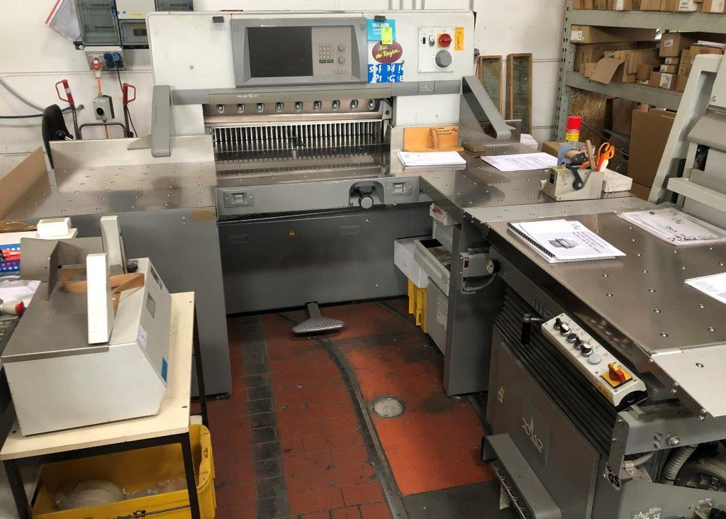 Polar 92 XT high-speed cutting line with RA-2 vibrator, optional LW 450 lift and counting scale - Paper cutting machine: picture 1 Polar 92 XT high-speed cutting line with RA-2 vibrator, optional LW 450 lift and counting scale - Paper cutting machine: picture 1
