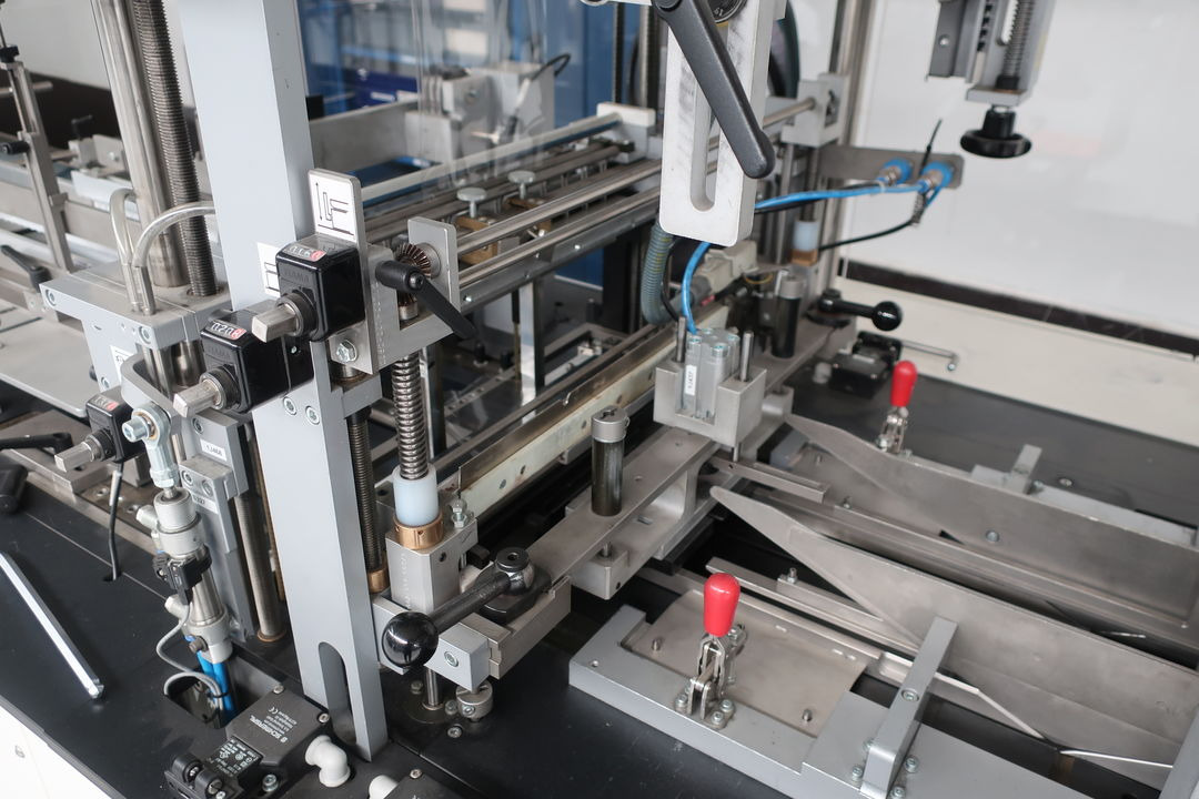 Packaging machinery Sollas SX 60 film wrapping machine with moen maskinbyg pick and place feeder: picture 10 Packaging machinery Sollas SX 60 film wrapping machine with moen maskinbyg pick and place feeder: picture 10