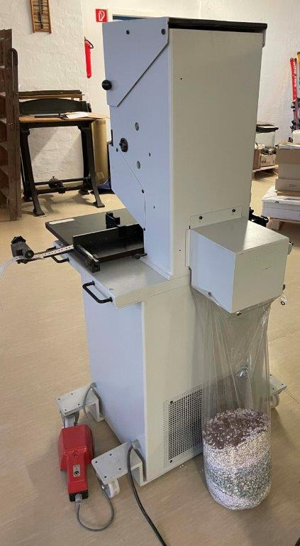 Two spindle paper drilling machine Hang 117-11 - Printing machinery: picture 3 Two spindle paper drilling machine Hang 117-11 - Printing machinery: picture 3