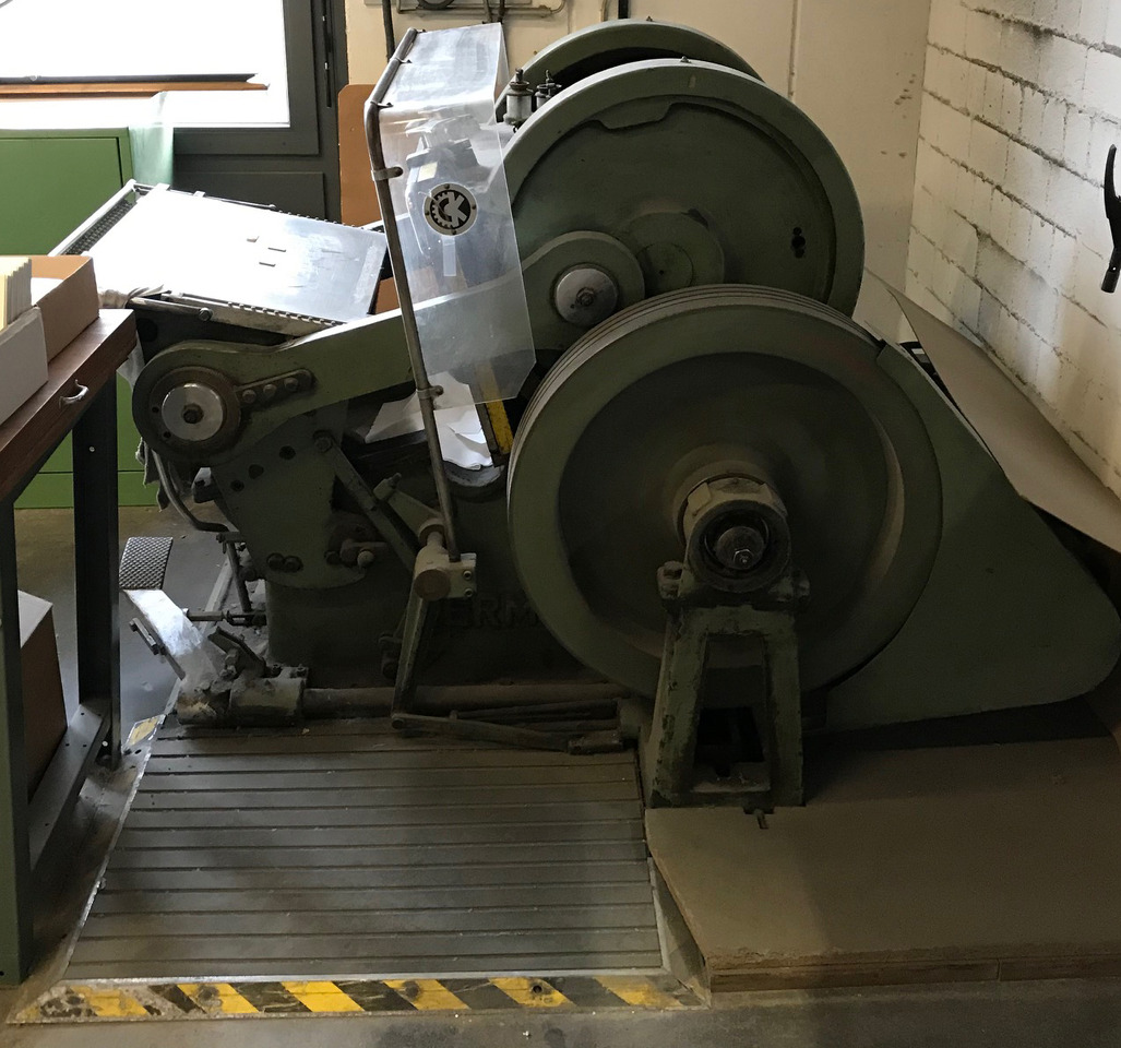 Wupa Kerma TS-1 Hand Punch Crucible - Printing machinery: picture 2 Wupa Kerma TS-1 Hand Punch Crucible - Printing machinery: picture 2