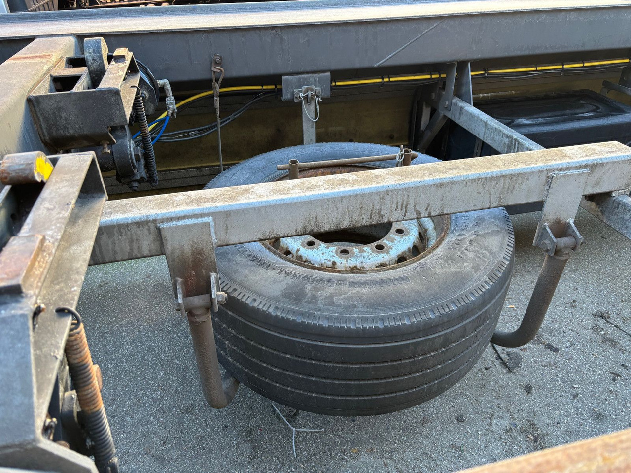 Jung R. TOP ZUSTAND / MICHELIN Ber. - Roll-off/ Skip trailer: picture 4 Jung R. TOP ZUSTAND / MICHELIN Ber. - Roll-off/ Skip trailer: picture 4