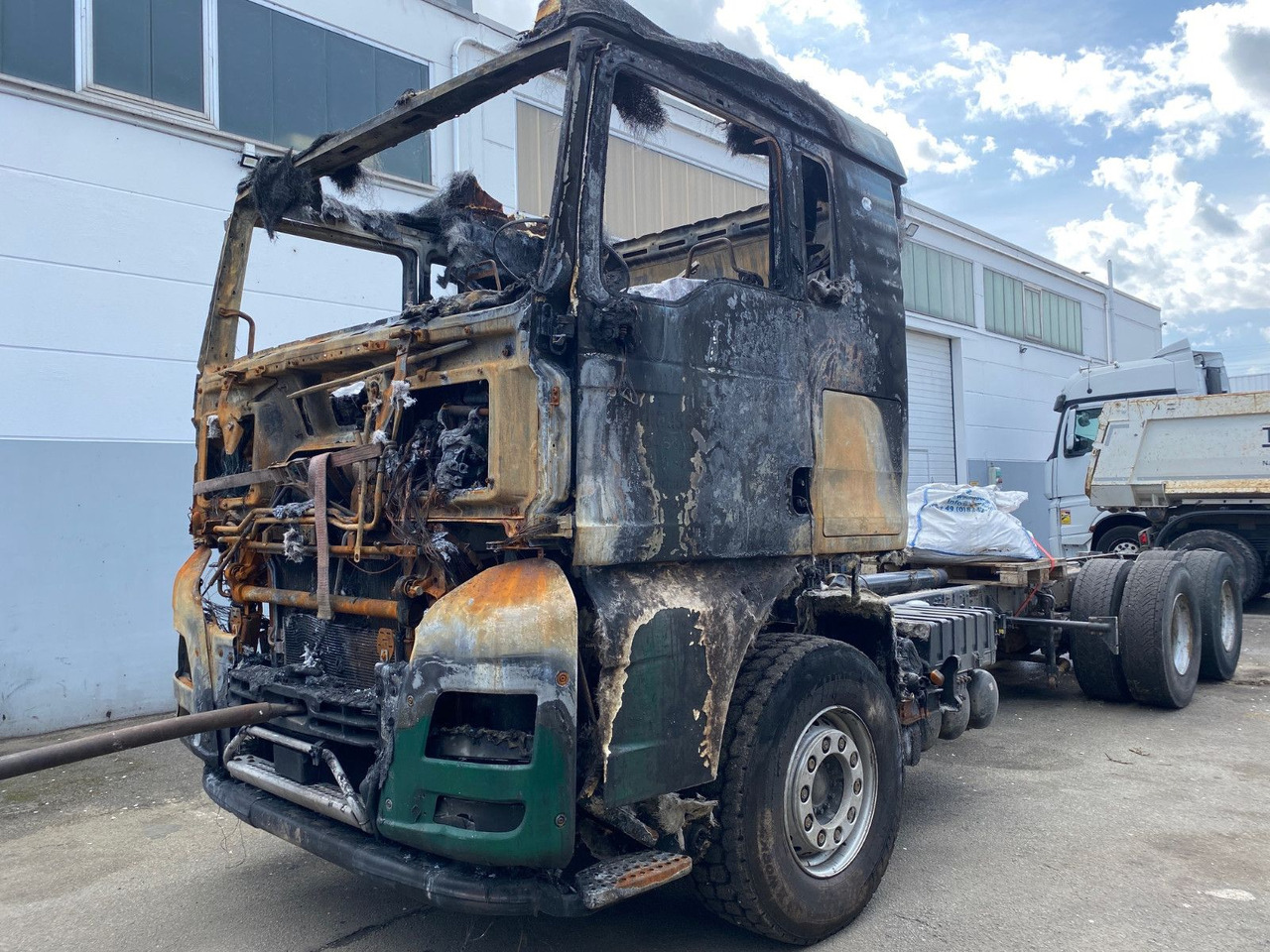 MAN TGX 26.580 Verbrannt 6x4 - Cab chassis truck: picture 2 MAN TGX 26.580 Verbrannt 6x4 - Cab chassis truck: picture 2