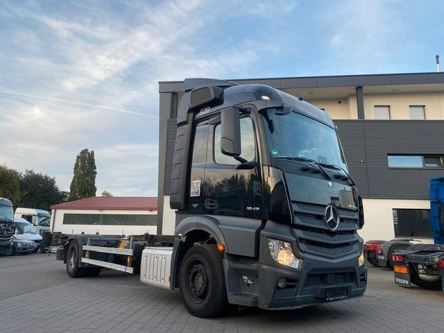 Mercedes-Benz Actros 1842 BDF LBW 1845 2x - Container transporter/ Swap body truck: picture 1 Mercedes-Benz Actros 1842 BDF LBW 1845 2x - Container transporter/ Swap body truck: picture 1