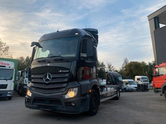 Mercedes-Benz Actros 1842 BDF LBW 1845 2x Mercedes-Benz Actros 1842 BDF LBW 1845 2x - Container transporter/ Swap body truck: picture 3 Mercedes-Benz Actros 1842 BDF LBW 1845 2x Mercedes-Benz Actros 1842 BDF LBW 1845 2x - Container transporter/ Swap body truck: picture 3