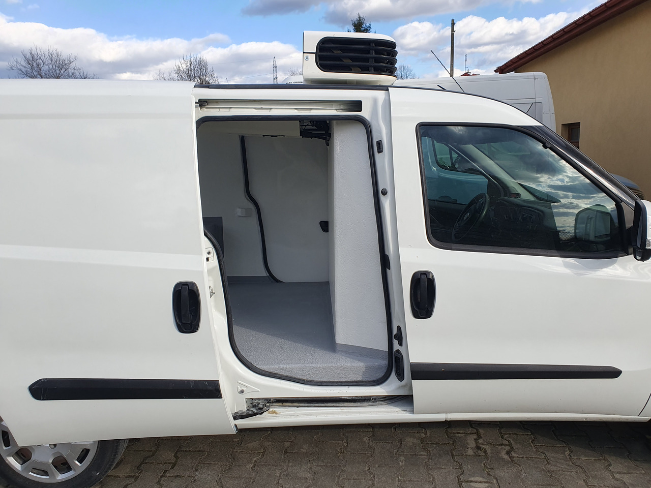 FIAT DOBLO CHLODNIA MROZNIA CARRIER KLIMA EURO6 - Refrigerated van: picture 3 FIAT DOBLO CHLODNIA MROZNIA CARRIER KLIMA EURO6 - Refrigerated van: picture 3