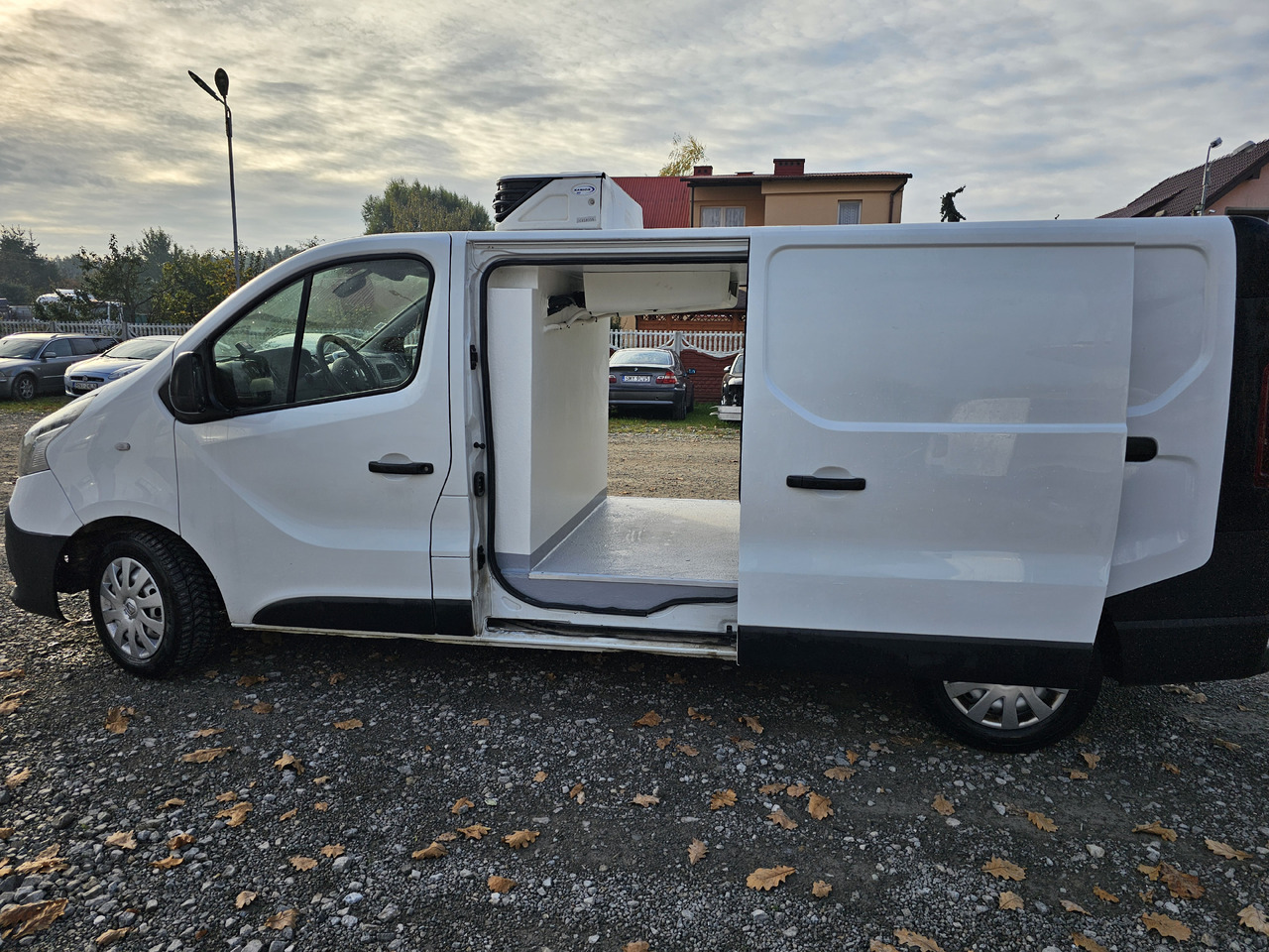 RENAULT TRAFIC MAXI LONG CHLODNIA MROZNIA CARRIER+230V KLIMA NAVI KAMERA EURO6 - Refrigerated van: picture 3 RENAULT TRAFIC MAXI LONG CHLODNIA MROZNIA CARRIER+230V KLIMA NAVI KAMERA EURO6 - Refrigerated van: picture 3
