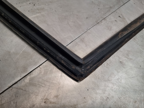 Case 1394, Case 94, 90 Series, Cab Back Windows Seal K303592 - Window and parts: picture 3 Case 1394, Case 94, 90 Series, Cab Back Windows Seal K303592 - Window and parts: picture 3