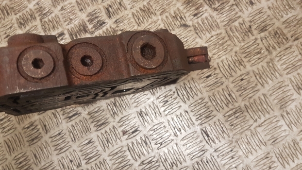 Transmission for Farm tractor Case Mxc, Maxxum Mx Series Mx110 Transmission Control Valve: picture 9