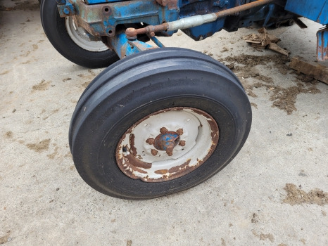 Wheel and tire package Ford 2600, 3600, 4600, 4000 Pair Front Wheel Rim And Tyre 7.50-16 Original Fomoco: picture 8