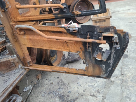 Jcb 542-70 Ag Cab Door Frame Lower 402/s3035 - Door and parts: picture 4 Jcb 542-70 Ag Cab Door Frame Lower 402/s3035 - Door and parts: picture 4