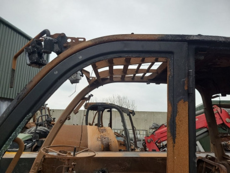 Jcb 542-70 Ag Cab Door Frame Upper 402/s2934 - Door and parts: picture 4 Jcb 542-70 Ag Cab Door Frame Upper 402/s2934 - Door and parts: picture 4