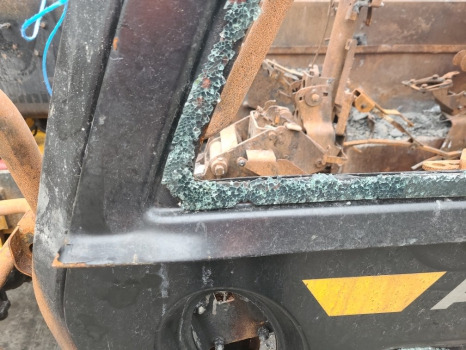 Jcb 542-70 Ag Cab Door Frame Upper 402/s2934 - Door and parts: picture 2 Jcb 542-70 Ag Cab Door Frame Upper 402/s2934 - Door and parts: picture 2