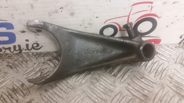 Transmission for Backhoe loader Massey Ferguson 50b Transmission Selector Fork 897065m1: picture 1