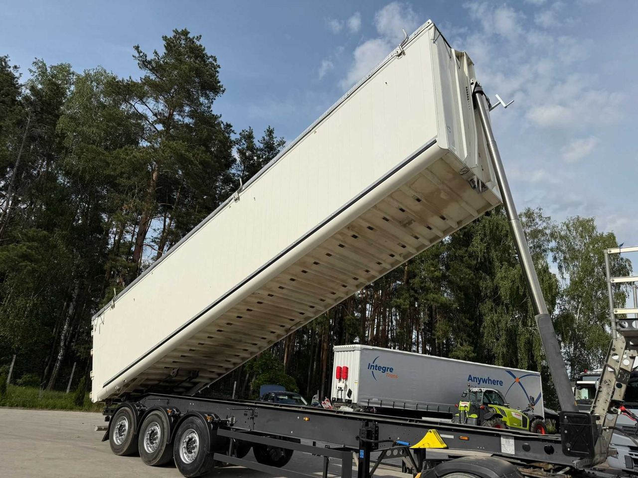 Wywrotka Schmitz 59 m3, 2018 rok, oś podnoszona, drzwi z Francji - Other machinery: picture 2 Wywrotka Schmitz 59 m3, 2018 rok, oś podnoszona, drzwi z Francji - Other machinery: picture 2