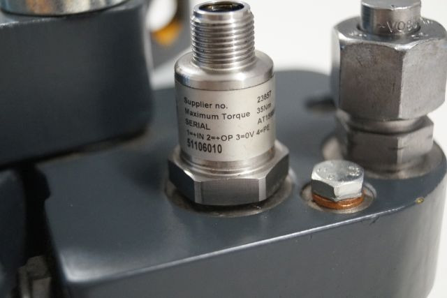 Jungheinrich 51193016 | Hydraulic Clamb from EKS308 year 2014 loading sensor 511 - Hydraulics for Material handling equipment: picture 2 Jungheinrich 51193016 | Hydraulic Clamb from EKS308 year 2014 loading sensor 511 - Hydraulics for Material handling equipment: picture 2