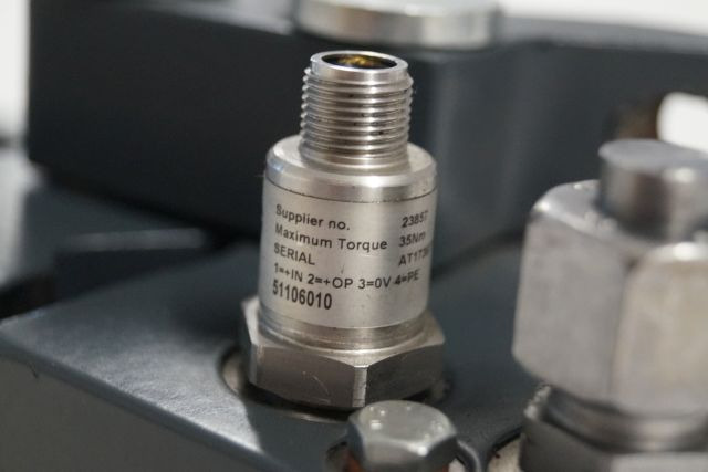 Jungheinrich 51193016 | Hydraulic Clamb from EKS308 year 2014 loading sensor 511 - Hydraulics for Material handling equipment: picture 2 Jungheinrich 51193016 | Hydraulic Clamb from EKS308 year 2014 loading sensor 511 - Hydraulics for Material handling equipment: picture 2