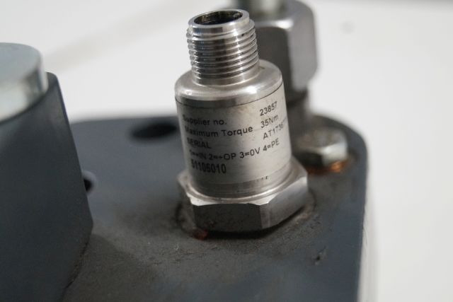 Jungheinrich 51193016 | Hydraulic Clamb from EKS312 year 2014 loading sensor 511 - Hydraulics for Material handling equipment: picture 2 Jungheinrich 51193016 | Hydraulic Clamb from EKS312 year 2014 loading sensor 511 - Hydraulics for Material handling equipment: picture 2