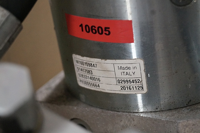 Jungheinrich 51417583 | Pumpmotor with tank and valve block 24V 2,2KW code R9320 Pumpmotor with tank and valve block 24V 2,2KW code R932010341 for EJD220 year 2016 - Hydraulic pump for Material handling equipment: picture 2 Jungheinrich 51417583 | Pumpmotor with tank and valve block 24V 2,2KW code R9320 Pumpmotor with tank and valve block 24V 2,2KW code R932010341 for EJD220 year 2016 - Hydraulic pump for Material handling equipment: picture 2