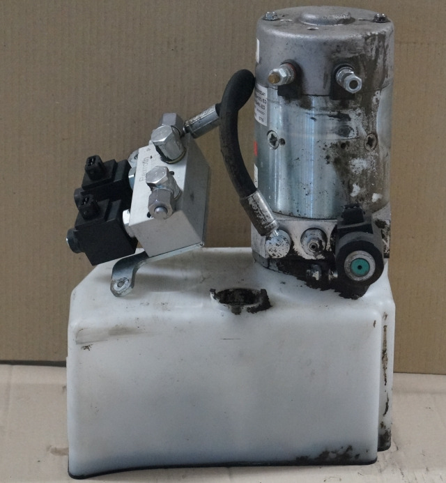 Jungheinrich 51417583 | Pumpmotor with tank and valve block 24V 2,2KW code R9320 Pumpmotor with tank and valve block 24V 2,2KW code R932010341 for EJD220 year 2016 - Hydraulic pump for Material handling equipment: picture 1 Jungheinrich 51417583 | Pumpmotor with tank and valve block 24V 2,2KW code R9320 Pumpmotor with tank and valve block 24V 2,2KW code R932010341 for EJD220 year 2016 - Hydraulic pump for Material handling equipment: picture 1