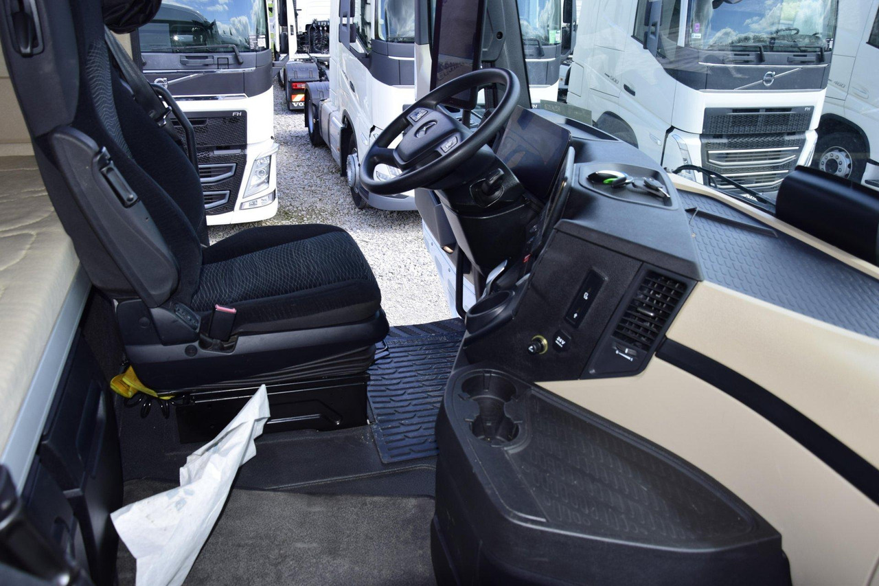 Tractor unit Mercedes-Benz Actros 5 1845 BigSpace: picture 15